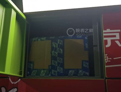 晚上回家，快递柜提货。