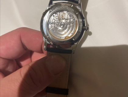 哪位大师帮我看一下，怎么背后晃动的和图片的不一样
