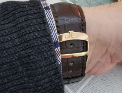 表扣表带质感手感满满。