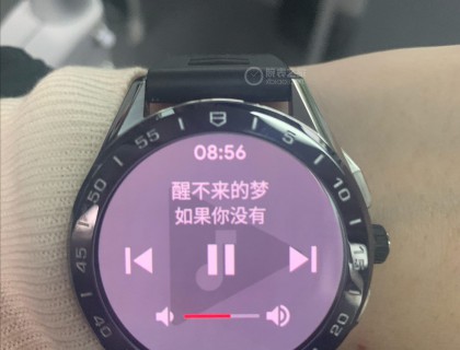我听音乐的时候，手表自动显示歌词，是要我跟着唱的节奏吗😂