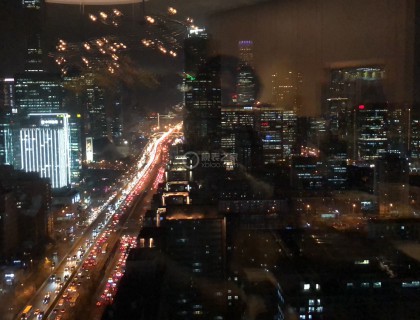康莱德HH的夜景，给大家强烈推荐，酒廊很良心，按set上