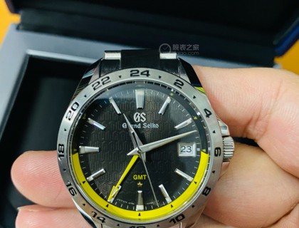 GMT对于海外的华人来说非常有用。喜欢这个亮黄色的“白天”时段。注意6点的金星，GS家精准到±5秒才会用的特殊符号。