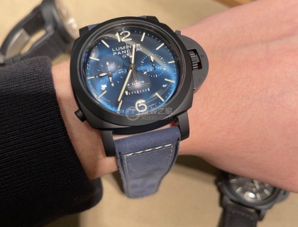 pam1135上手，两者价格一样，朋友们觉得拿哪只？1135蓝表带很喜欢，黑面317搭蓝带也会好看。
