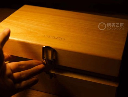 实木表盒看上去比gs表盒都要高大上一些。