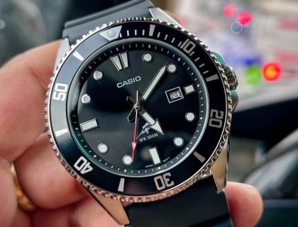 整体做工相当扎实，在300多元的的低廉价格加持下，找不出什么吐槽点。