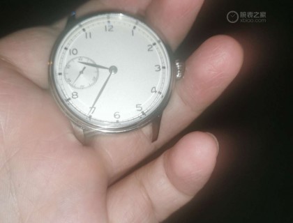 表壳组装完成，表带还没有装上