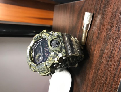 自己涂的表壳，左边表耳碎了