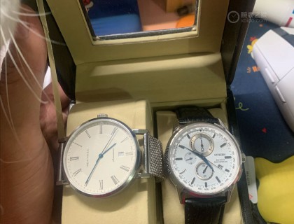 两个都是蓝针 不同角度是黑色的