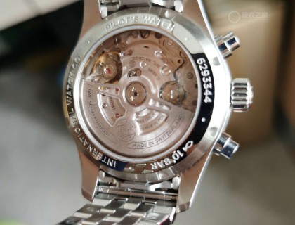 IWC最新自产机芯背透
