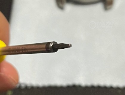 拆卸工具为型号0.9mm六角螺丝批