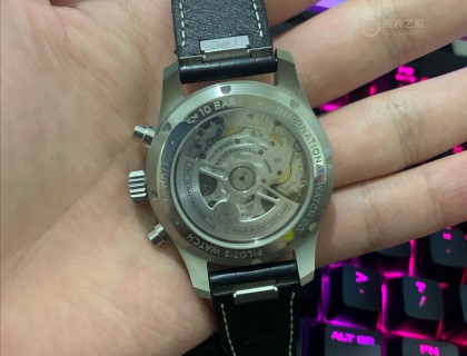 快拆表带就很方便，请问各位大佬都是在哪搞得表带呢，专柜和我说预定橡胶表带要三四个月，这就很烦了，想买个编织表带和一个橡胶表带。