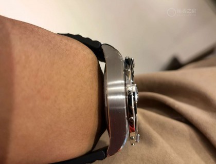 仔细看，没错膜还在