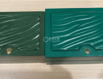 当年的表盒和现在比感觉绿色更有质感，新表盒大了许多，但是颜色变浅貌似没有之前好看。
