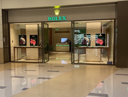 疫情期間回台灣也是蠻麻煩的～所以只能在深圳的Rolex專賣店找錶.