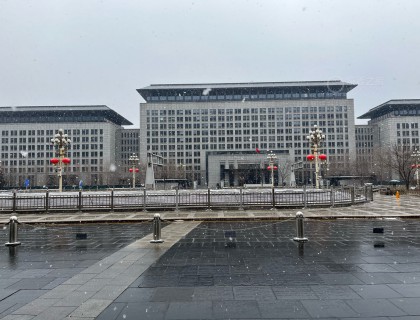 北京初雪，黄道吉日，入店前随手拍。