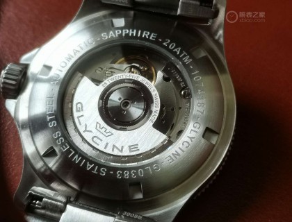 防水200米的手表，厚度不到11mm。