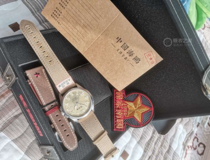 不算是全家福，少了说明书，盒子里外都找了，盒子上能拆的都拆下来了。我发现后联系售后，回复给补发。唉，这种低级错误怎么能发生呢？