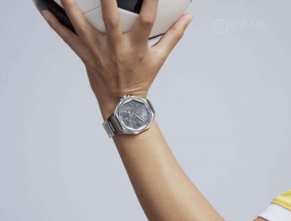 滕巍特为自己选择一枚飞亚达“火星-500”腕表，共同见证“敢赢、能赢”的中国时刻。