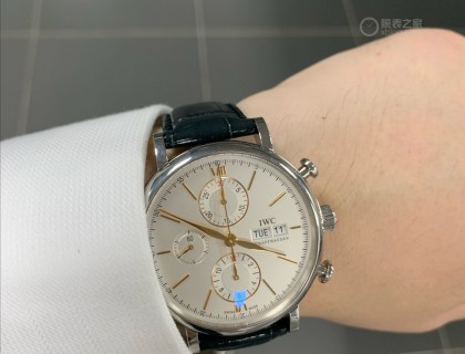 再后来，入手了真正意义的豪华品牌，金针我觉得很漂亮，而且星期日历功能非常实用，由于工作原因经常看日期，不用再从裤兜摸手机，优雅一抬腕，便知秒分时日周，多方便