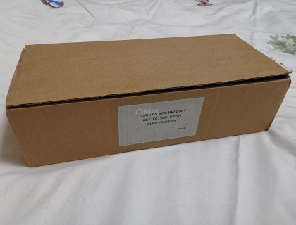 最外箱，就是个土鳖纸盒子。光看这个盒子，大家一定以为这是速卖通上的山寨产品。