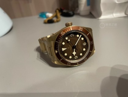 入手当天，金灿灿的