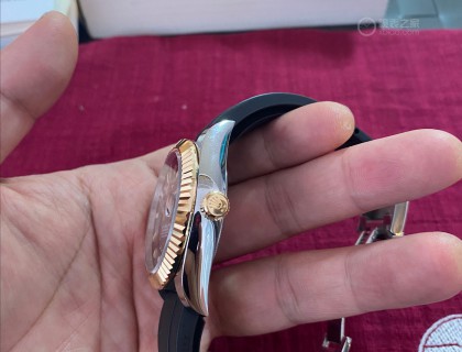 这表13mm+，但由于有表圈，侧面看，厚度还可以接受