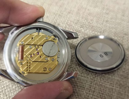 金闪闪的石英机芯