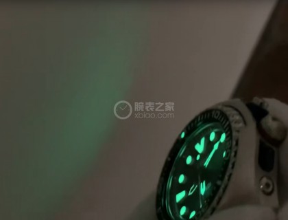 因为东鸽实力有限，做的视频基本都是比较亲民价位的手表款式。在这些手表里很少有夜光让人如此享受的夜光。而这款手表，相信我，如果你有幸入手，它的夜光绝对不会让喜欢夜光的你失望。
