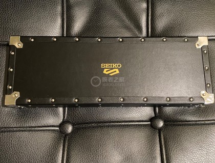 包装盒是模仿琴盒，很用心