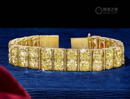 感覺花哨嗎?這款高貴的珠寶手鏈展示了兩排 完美匹配的淡黃色鉆石,總共超過60克拉的閃耀。