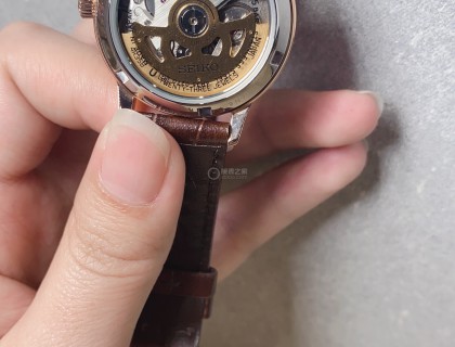 机芯展示，每一个地方都很细节