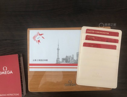 这个木头盒子挺重的！