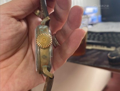 把头经常摩擦手背，比表身更加润