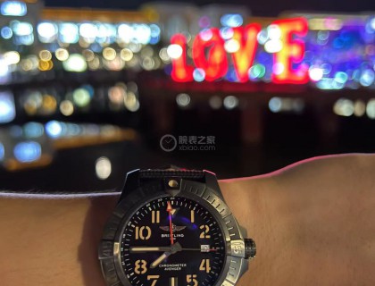 6年前在美国的网站上看见了黑年，就种草了复仇者。可惜那时囊中羞涩，直到今年7月，才得以成功拔草。却也是新的复仇者GMT了。