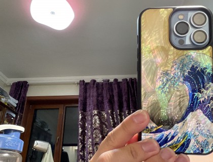 珍珠母贝的《神奈川冲浪里》手机壳，真的很好看。