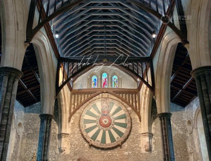 英国温彻斯特大教堂上的 圆桌