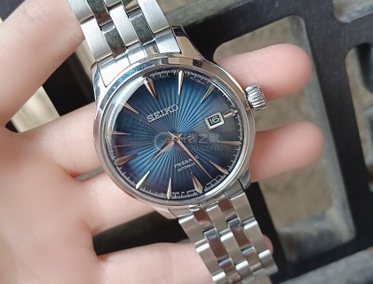 表带不锈钢的，夏天冰冰凉凉的蛮舒服