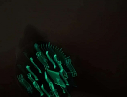 剧烈的摆动你会得到幻影手电筒的