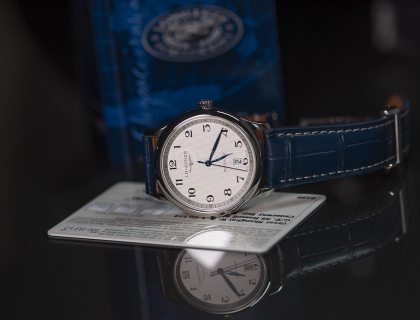 保卡依稀可以看到年份，购于HK大上海钟表
