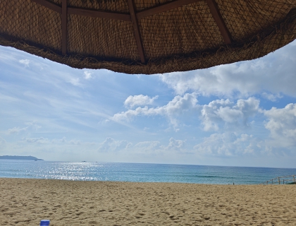 炎炎夏日，当海风带着海水的腥咸扑面而来，我慵懒地靠在沙滩躺椅，对着茫茫大海肆无忌惮地发呆。过了许久，不经意抬手看了眼时间，忽而想起，嘿我的老伙计，我好像还没有给你写作业……