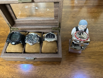 该换表盒了，改天介绍介绍我的G-shock😝
力洛克是人生第一块机械表，虽然不戴了，但有其他意义！