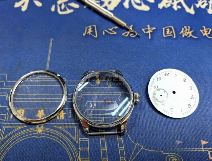 40mm直径的表壳，配人造蓝宝石双卜玻璃、灯笼把头，适用37mm的字盘。这是能配到的最小表经的表壳了。