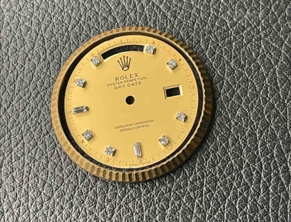 原廠的錶盤跟太陽圈