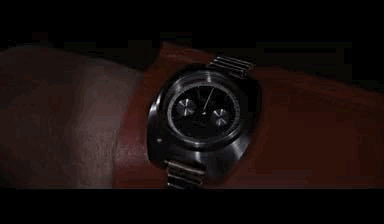 放个水下特写
这是经过改装的百年灵Top Time