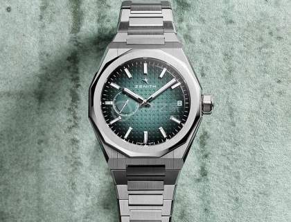 Defy Skyline Edition Paris，不锈钢表壳，表径41毫米，时、分、1/10秒小秒针、日期，El Primero 3620自动上链机芯，动力储存60小时，蓝宝石水晶玻璃镜面及底盖，防水100米，不锈钢快拆链带，另附一条星空图案黑色橡胶表带，限量50只。


這款饒富建築美感的腕錶向絕美的大都會巴黎致敬。Defy Skyline腕錶的設計承襲自於1969年推出的首款Zenith Defy腕錶。Defy Skyline腕錶具備立體線條和鮮明輪廓，完美融合古典與現代風格，其獨特設計和堅固耐用的特質，已經成為Defy Skyline系列的標誌。極為矚目的銅綠色漸層錶盤令Defy Skyline Edition Paris腕錶更顯出類拔萃。

巴黎的古典与当代建筑配合得恰到好处，构成独一无二的城市景观。Zenith从巴黎的天际线汲取灵感，缔造出与Defy Skyline腕表棱角分明的轮廓匹配的优美设计。在光之城巴黎，无论是历史建筑的华丽屋顶、地铁站的新艺术风格入口，以至历史悠久的桥梁，青铜材质随处可见。经过岁月和自然环境的洗练，铜结构依然坚固稳定，并随着时间而呈现出铜绿色调，其经久耐用可见一斑。 ... ...