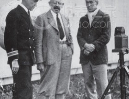 在北极航行之前：腓特烈港的国际研究小组，1931 年。