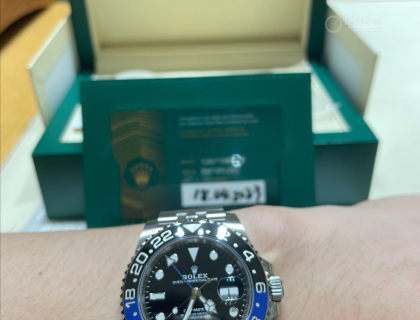 后来恋爱结婚买房，精力有限，退坑了一段时间，直到23年中，入了这块心心念念的GMT，在表行刚好看见有现货，不到10分钟，刷卡拿下，冲动消费😂