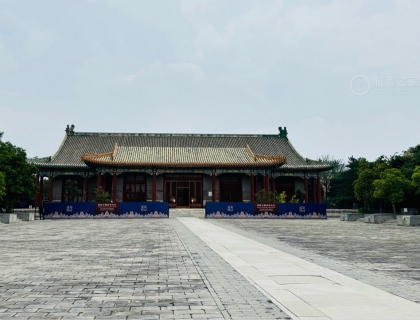 普度寺法相庄严，透着浓浓的肃穆感和历史感，一进来就被震撼到了