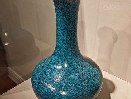 其他展品中印象最深的是这个瓶子，瓶身的颜色、花纹、光泽和质感都让人过目不忘。中国一千多年前的工艺美感我觉得远超现有的瑞表，希望国表能在表盘工艺上重拾老祖宗的荣光。