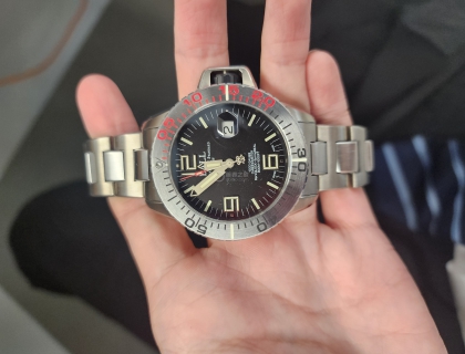 表盘42mm，比我想象中的小一些